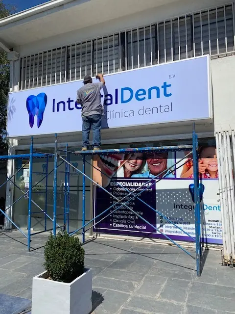 Letrero de clínica dental